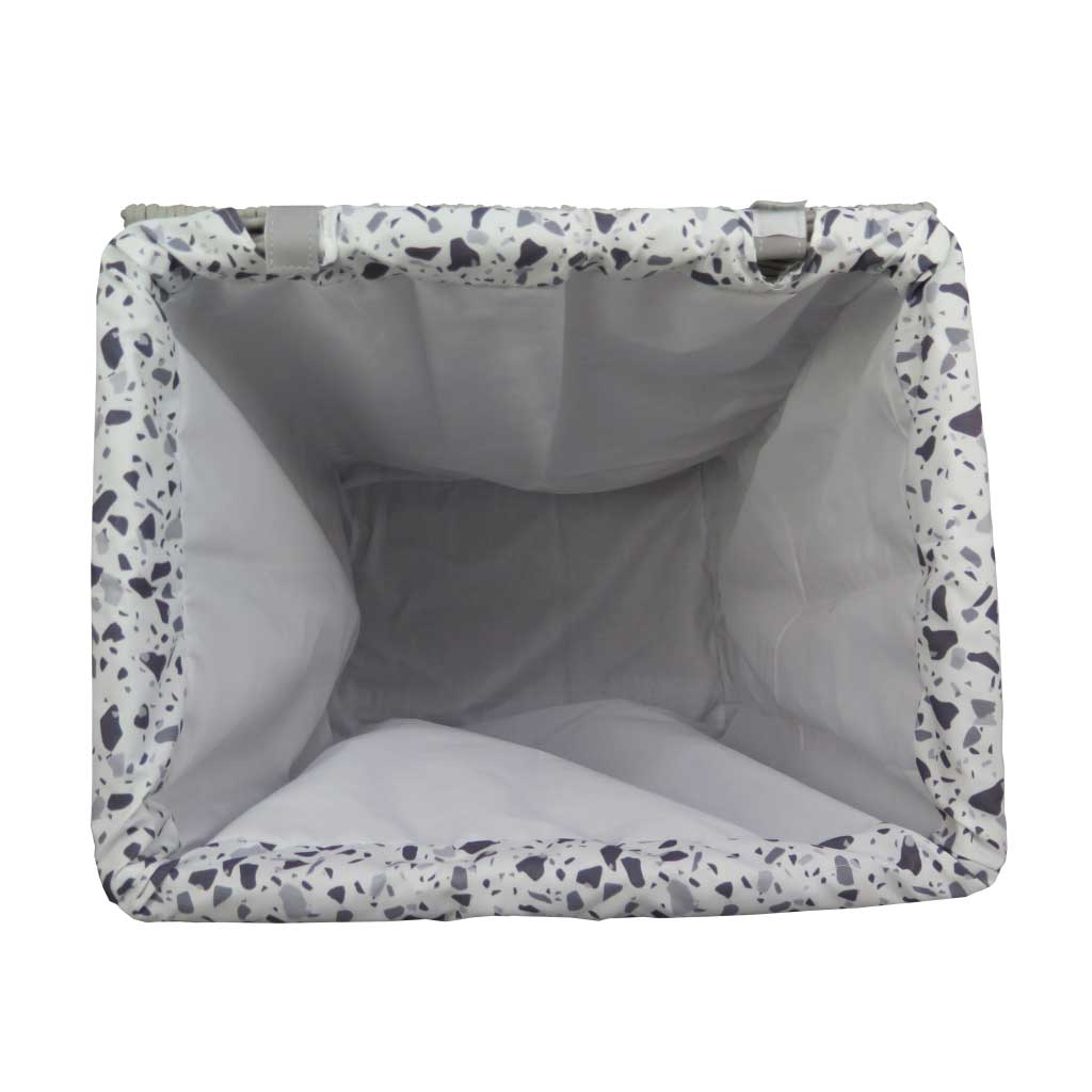 Cesta para ropa de mimbre con tapa y tela interior estampada con diseño de granito color gris