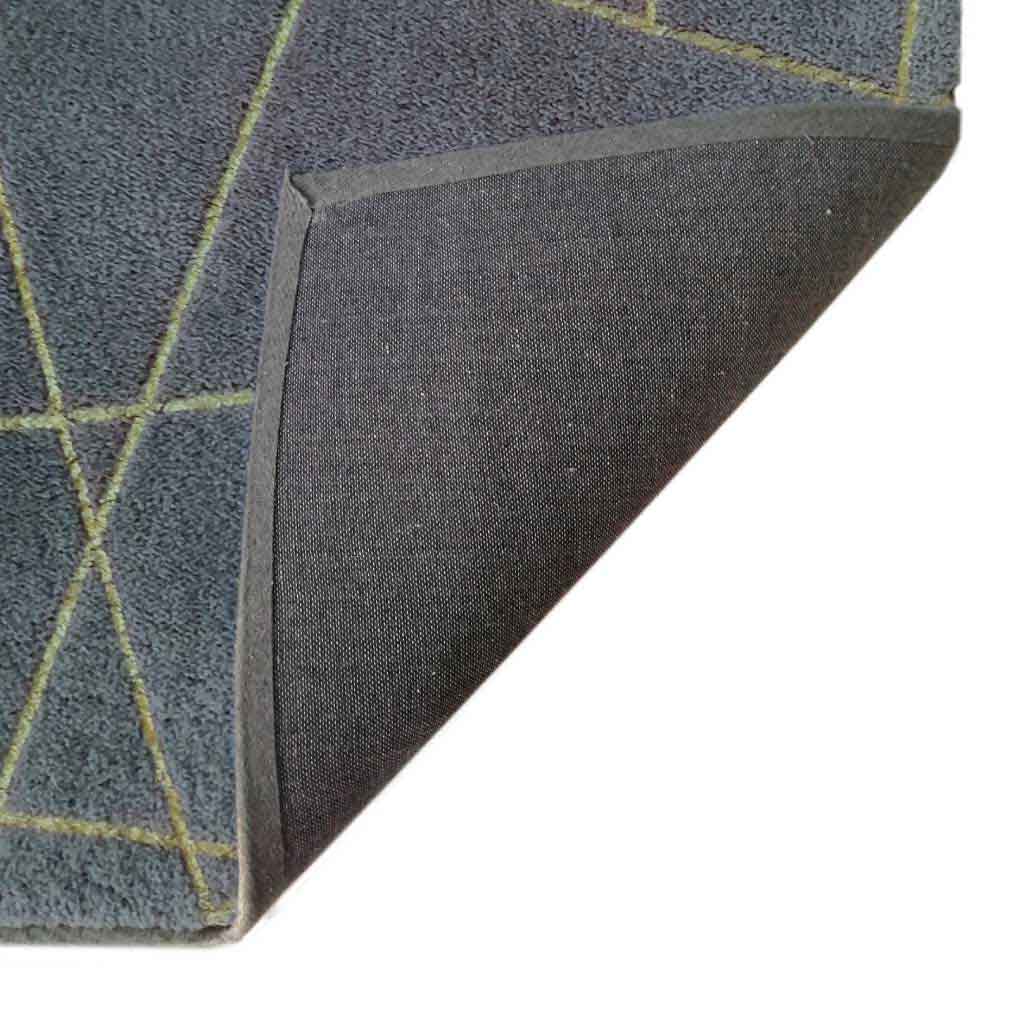 Alfombra grande color gris con rayas  doradas