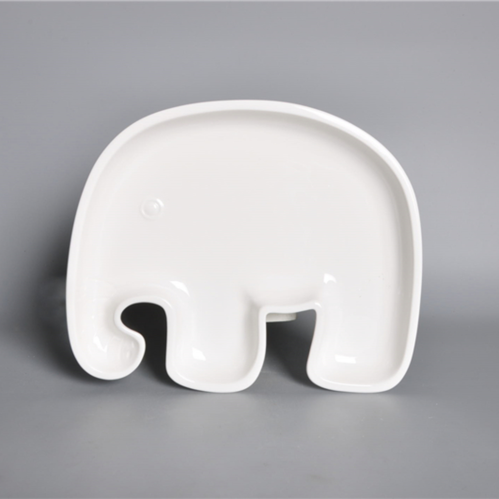 Plato blanco en forma de elefante